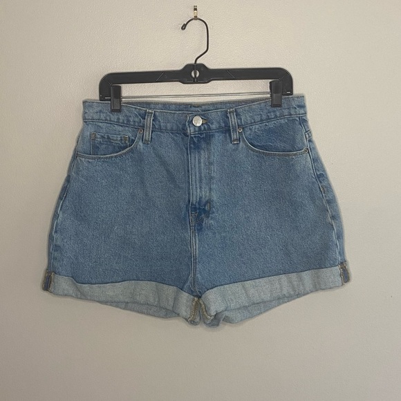 Urban Outfitters BDG Mom High Rise Light Wash Denim Jean Shorts, size 30W - Picture 2 of 9